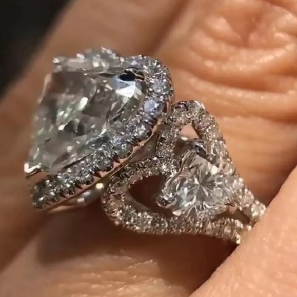 Absolutely gorgeous rhinestone heart ring - Picture 3 of 7